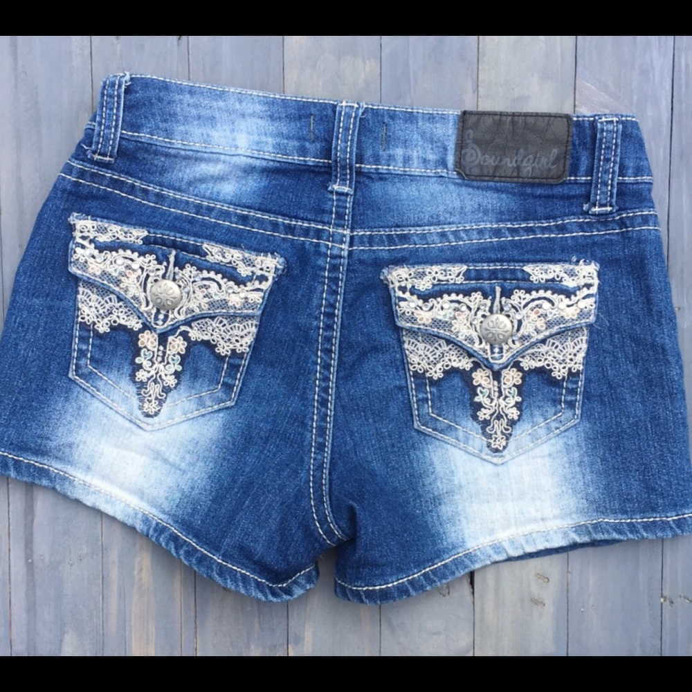 Shorts - Picture 3 of 3